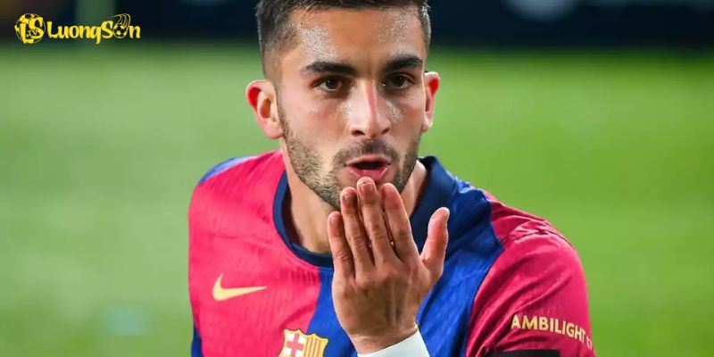 Ferran Torres: Thẻ Vàng Ở El Clásico Và Tin Gia Hạn Hợp Đồng 2025 1 Ferran Torres: Thẻ Vàng Ở El Clásico Và Tin Gia Hạn Hợp Đồng 2025