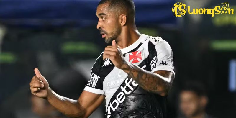 Paulo Henrique: Từ Vô Danh Đến Ngôi Sao Tuyển Brazil 2 Giới thiệu về cầu thủ Paulo Henrique