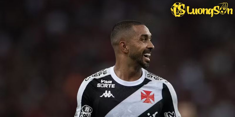 Paulo Henrique: Từ Vô Danh Đến Ngôi Sao Tuyển Brazil 3 Hành trình sự nghiệp bóng đá của Paulo Henrique