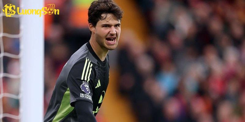 Senne Lammens: Thủ Môn Triển Vọng Của Manchester United 2025 3 Kỹ năng và điểm mạnh của Senne Lammens